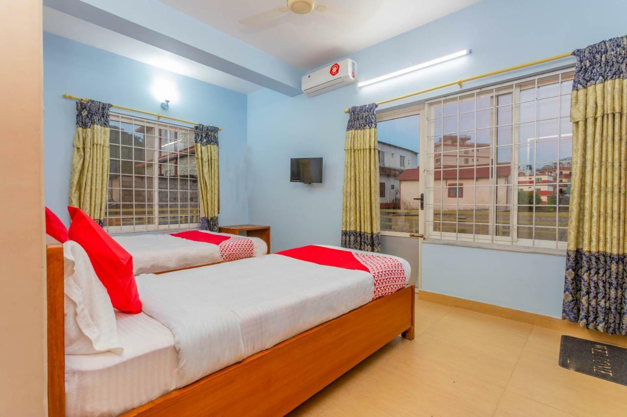 Oyo 575 Api Suites Pokhara Exterior foto